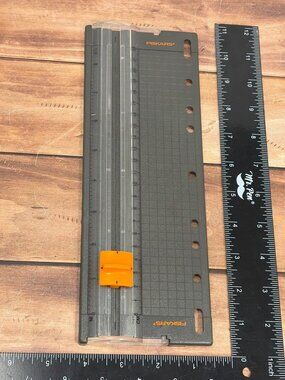 Fiskars Portable Paper Trimmer 8-Inch With Grid And Orange Blade